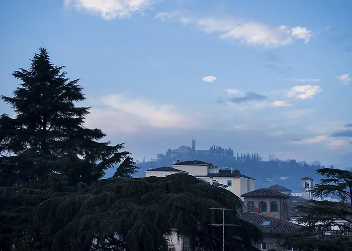 Centro Paolo Vi 호텔