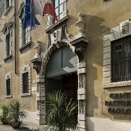 Centro Paolo Vi 3*