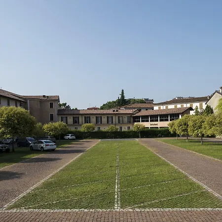 Centro Paolo Vi Hotel