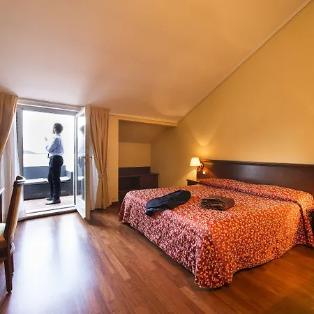 Centro Paolo Vi 3*