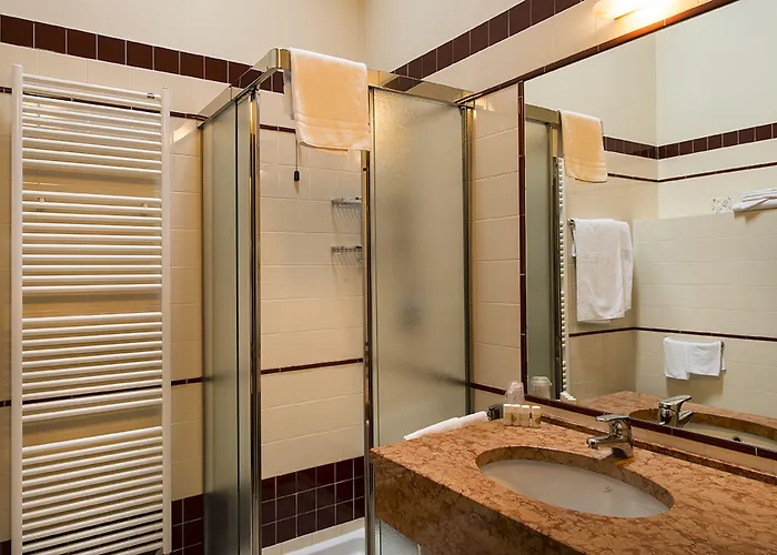 Centro Paolo Vi Hotel 2*